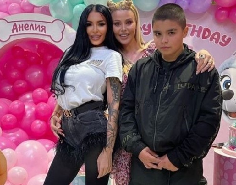 Светлана Гущерова  носи в утробата си четвърто дете пише Lupa bg Блондинката